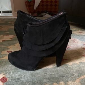 Hardly worn  suede Steve Madden booties